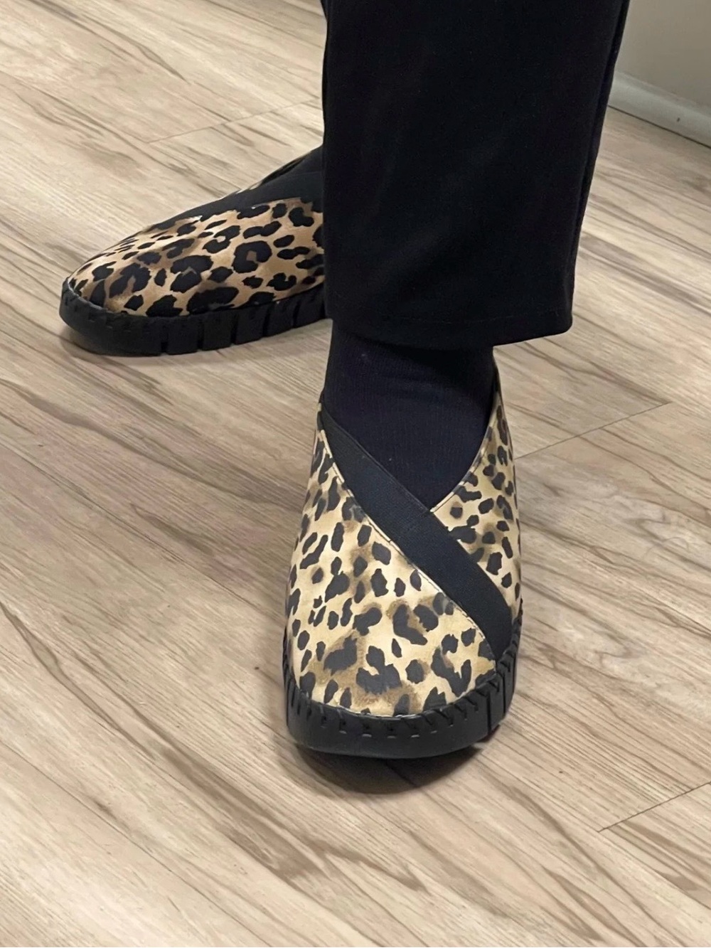 NEW J. RENEE DARVINA LEOPARD PRINT SLIP ON 1 INCH PLATFORM SNEAKER WOMENS SZ 6M - Picture 6 of 15